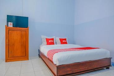 בית מלון כפרי Omah Kost Family Syariah