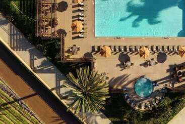 هتل The Cassara Carlsbad, Tapestry Collection By Hilton
