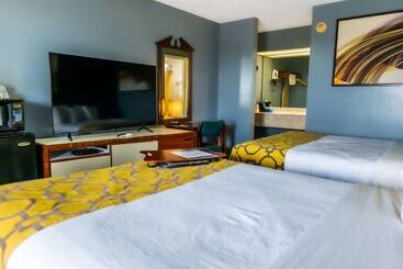 Отель Baymont By Wyndham London Ky