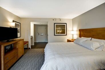 هتل Hampton Inn Norfolk Naval Base