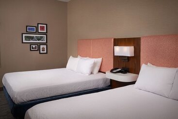 هتل Hampton Inn By Hilton Youngstown West I 80