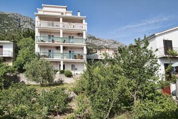Apartments Zderic
