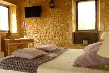 Bed and Breakfast Aux Fontaines D Eyvigues