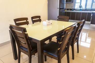 Summerton Luxury Suites By D Imperio Homestay
