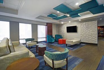 هتل Holiday Inn Express & Suites Cincinnati Riverfront, An Ihg