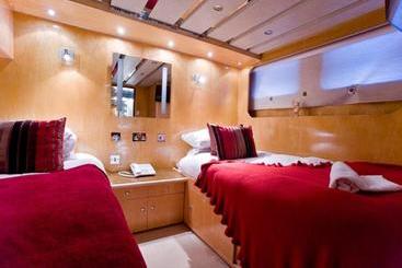 هتل Absolute Pleasure Yacht