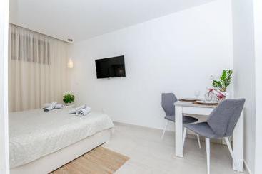 Apartment On The Beach