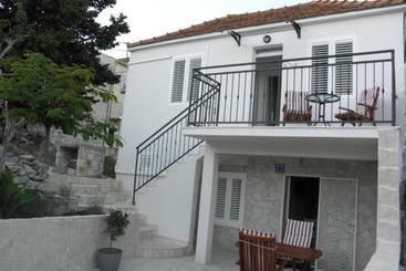 ツーリストアパートメント Apartmani Adam