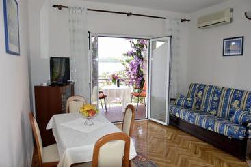 Apartments Zdravko   Comfortable & Close To The Sea