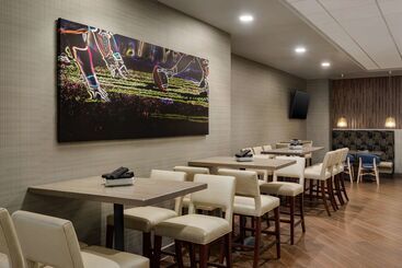هتل Doubletree By Hilton St. Paul East