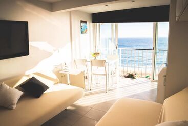 דירות לתיירים Cozy Loft In Front Of The Sea