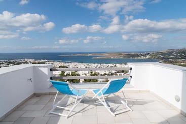 آپارتمانهای توریستها Parian Hill Residence Villa