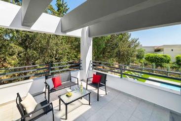 Villa Summer Light