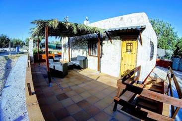Bonito Chalet Con Piscina Cerca Del Mar
