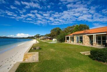 游客公寓 Salamander Beach Front
