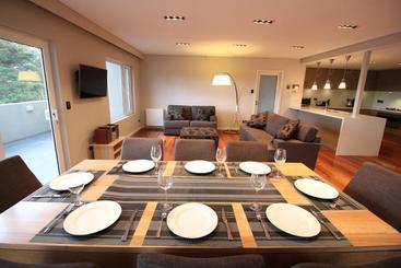 Sunny 3 Bedroom Apartment In Sandy Bay