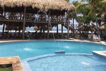 هتل Coco Blue Resort