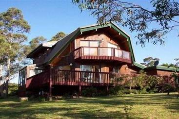 Жильё для туристов Sublime Cedar Lodge Leura