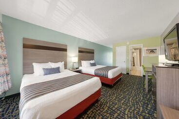 هتل Best Western Plus Holiday Sands Inn & Suites