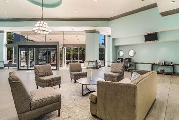 فندق Clarion Inn & Suites