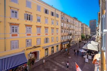 آپارتمانهای توریستها Main Street Apartments