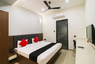 هتل Capital O 28650 Nikhil Regency