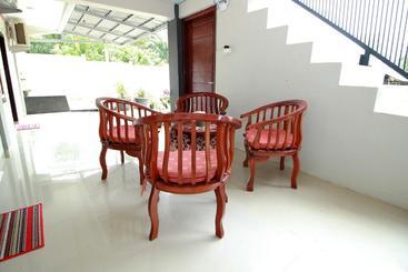 هتل Oyo 739 Residence Si Kancil