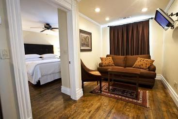 تختخواب و صبحانه Dickson Street Inn