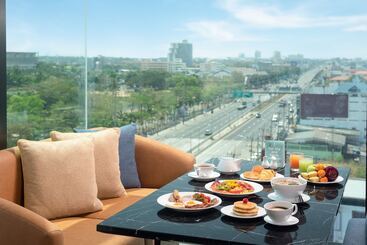 هتل Holiday Inn & Suites Siracha Laemchabang, An Ihg