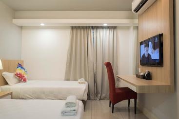 هتل Lumut Waterfront Apartment