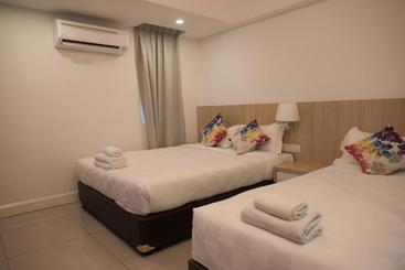 هتل Lumut Waterfront Apartment