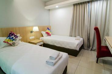 هتل Lumut Waterfront Apartment
