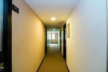 V Motel By Oyo Rooms