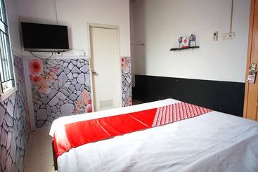 هاستل Abdi Praja Residence By Oyo Rooms
