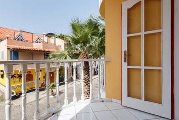 پانسیون Holiday B&b