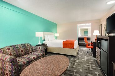 فندق Dover Inn And Suites