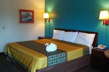 هتل Inn Towne Lodge