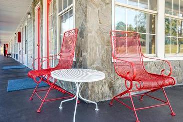 فندق على الطريق Oyo Hotel Calhoun Ga I-75 & Us-41 Hwy