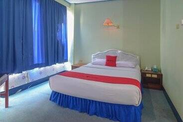 בית מלון כפרי Reddoorz Near Tugu Naga Singkawang