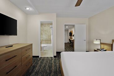 هتل La Fuente Inn & Suites