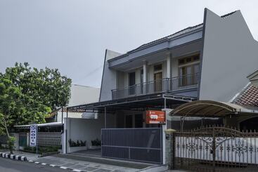 هتل Oyo 2259 Zleepy Ks Tubun