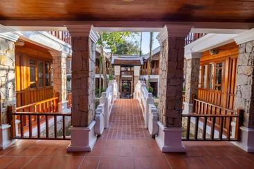 هتل Old Town Resort Phu Quoc
