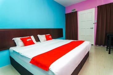هتل Oyo 89517 Little Tanjung Chalet