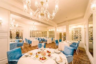 هتل Vuni Palace Luxury Resort & Beach & Casino