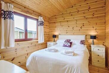 אתר נופש Trewythen Lodges