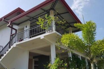 استراحتگاه Aqua House Hotel Yala