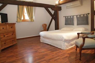 هتل Auberge Du Rempart