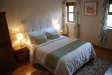 تختخواب و صبحانه Lissadell Lodge