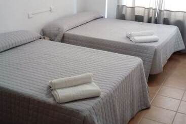 مسافرخانه Plaza De Espana