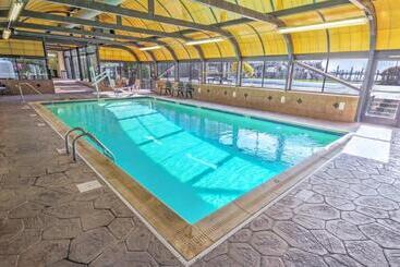 בית מלון כפרי Club Wyndham Newport Onshore